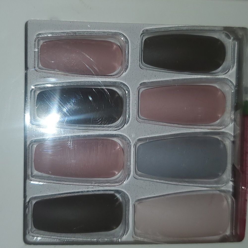 Nails - Picture 6 of 10